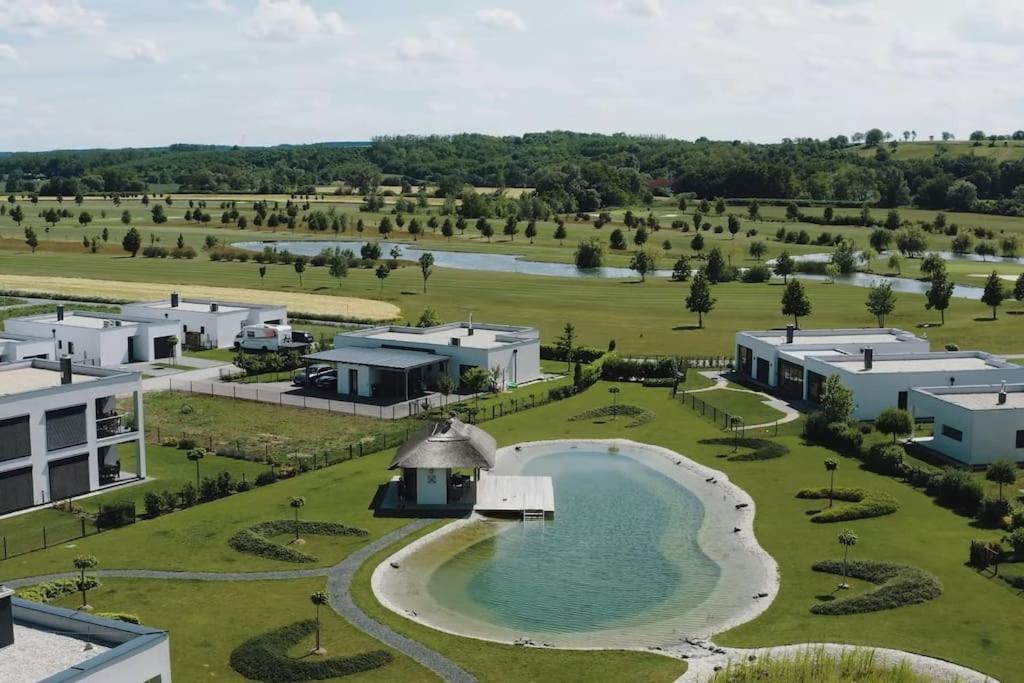 Luxus Appartement Am Golfplatz Und Therme Lutzmannsburg Zsira Exterior foto